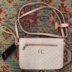 Versatile convertible crossbody handbag